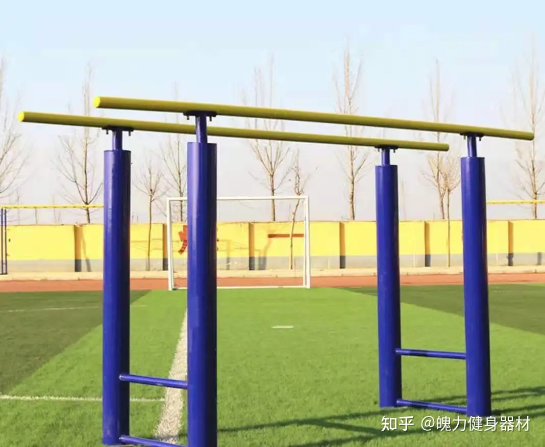 乐鱼体育：门上单杠vs落地单杠：一场关于空间的争论